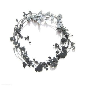 Elegant Spring Floral Wall Wreath Metal <b>Wire</b> <b>Flower</b> Garland Ornament Modern Indoor Outdoor Garden Wall Hanging Decor Supplier - Product Image 2