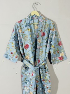 Bata Kimono de Algodón con Estampado Floral Azul Cielo para Mujer, Hecha a Mano, Ligera, con Cinturón - Product Image 1