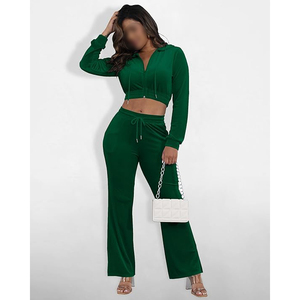 Ensemble de survêtement en velours : pantalon de jogging assorti, matière douce et extensible, deux poches latérales, taille élastique, haut court en velours - Product Image 3