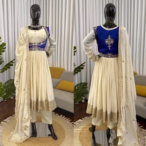 Conjunto Anarkali de Seda Chinon para Mujer VASTRA COTTAGE con Bordado de Lentejuelas, Koti de Seda Banglory y Pantalón Elástico, Ropa Étnica Festiva - Product Image 6