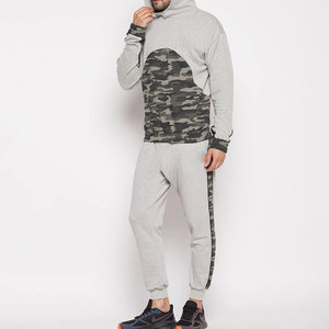 Survêtement de maternité haut de gamme pour hommes |   Ensemble de performance gris arctique à panneaux camouflage |   Ensemble de survêtement à capuche pour l'entraînement sportif urbain - Product Image 2