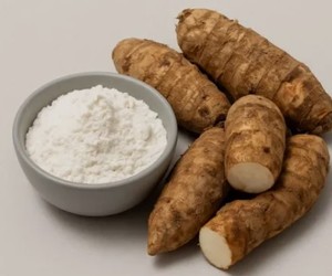 Poudre d'amidon de racine d'arrowroot 1kg, bol en verre transparent, texture fine blanche, 100% naturel pour la cuisine et la pâtisserie, Ms Mirabel, durée de conservation de 24 mois - Product Image 2