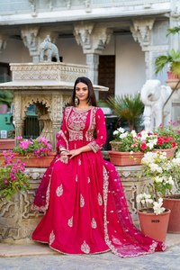 Traje Anarkali Étnico de Seda para Mujer con Dupatta, Kurta Larga Bordada con Flores, Vestido Estampado Reversible para Bodas y Fiestas - Product Image 5
