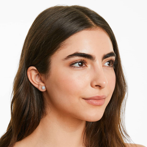 Boucles d'oreilles clous en argent 925 et moissanite, forme ronde brillante, bijoux fins élégants, cadeau idéal pour anniversaire et mariage - Product Image 2