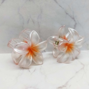 Pinces à cheveux en plastique - Accessoires capillaires floraux hawaïens, pétales translucides givrés, pour une ambiance tropicale parfaite pour les filles et les femmes - Product Image 1