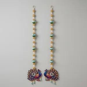 Décoration murale en perles dorées avec fleurs artificielles et clochettes pour la décoration de la porte de la maison pour Diwali - Product Image 3