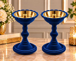 Juego de 2 portavelas de terciopelo azul de lujo con interior chapado en oro, perfecto para la mesa de comedor y decoración central. - Product Image 2