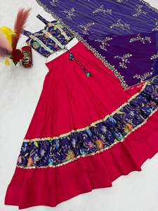 Conjunto de Lehenga Choli y Dupatta de Seda, Rayón, Algodón y Georgette con Bordado de Espejos Auténticos y Estampado Posicional - Product Image 5