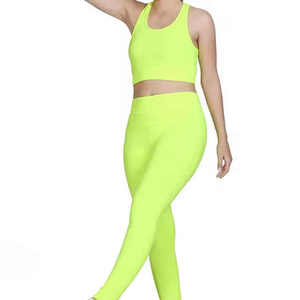 Ensemble de yoga 2 pièces pour femme : haut de sport à col halter et short taille haute, respirant et extensible, idéal pour la gym, le fitness, la course et l'entraînement - Product Image 4