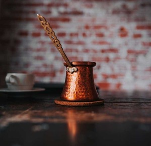 หม้อกาแฟตุรกีแบบแกะสลักพร้อมด้ามจับไม้ อุปกรณ์ทำอาหารแบบดั้งเดิม - Product Image 4