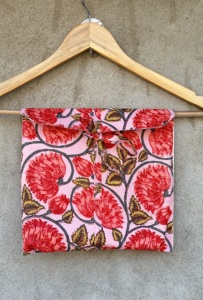 Ensemble de vêtements de nuit élégants et confortables pour femmes, pour le printemps |   Ensemble de pyjama en coton |   Ensemble pyjama 3 pièces à imprimé floral, chemise boutonnée et pantalon - Product Image 4
