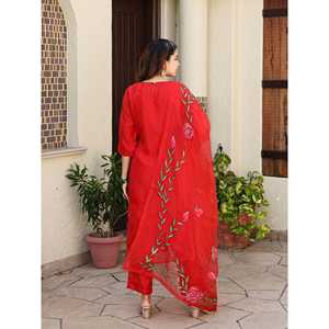 Ensemble de costume en organza et mousseline de soie rouge peint à la main, style bohème chic Bhumi, taille XS, avec haut à manches trois quarts - Product Image 3