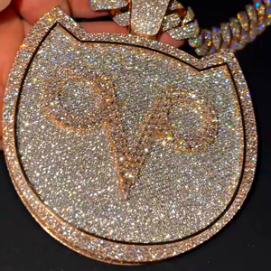 Colgante de Lujo Personalizado con Iniciales y Moissanita VVS, Joyería Hip Hop con Aspecto de Diamante - Product Image 6