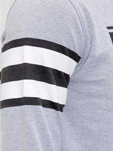 เสื้อสเวตเชิ้ตคอกลมสีเทาสำหรับผู้ชาย ทรงปกติ พิมพ์ลายโลโก้ แขนเสื้อลายทาง สวมใส่สบายๆ แบบสวมหัว ผ้าถักสำหรับฤดูใบไม้ร่วง ผ้าฝ้าย 100% - Product Image 5