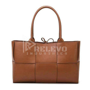 Bolso de hombro de cuero de primera calidad para mujer, bolso de mano de lujo de alta gama para uso diario. - Product Image 2