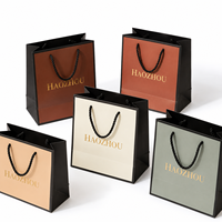 Sac cadeau de luxe en carton blanc, épais, avec logo personnalisé, sac en papier écologique avec poignée en corde pour l'emballage de cadeaux