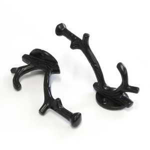 Crochet mural de luxe noir inspiré de la nature, en forme de branche vieillie, avec texture de grain de bois réaliste, accessoire décoratif pour la décoration murale - Product Image 2