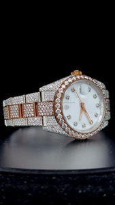 นาฬิกา Iced Out VVS Moissanite หน้าปัดมุกขาว ตัวบอกชั่วโมงประดับเพชร ตัวเรือนโรสโกลด์ทูโทน ฝังเพชรเต็มเรือน ผลิตในสวิสเซอร์แลนด์ นาฬิกาหรูสำหรับผู้ชาย - Product Image 3