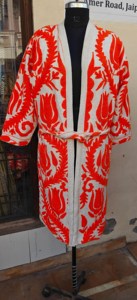 Chaqueta Larga de Algodón Blanco para Mujer, Estilo Suzani, con Bordado Floral Naranja, Cuello Alto Bohemio, Manga Larga, Ropa de Invierno - Product Image 2