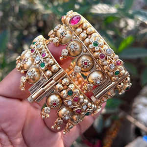 Juego de brazaletes que se pueden abrir con piedra de potasio chapada en oro Colección de joyas finas - Product Image 1