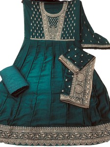 Emerald <b>Green</b> <b>Silk</b> Anarkali Suit with Zari and Sequin Work Traditional Dress for Wedding Occasions Women India Pakistan Style - Product Image 2