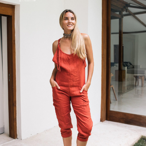 จั๊มสูทผ้าลินินสีแดงสำหรับผู้หญิง ทรงขากว้าง กระโปรงผ้าลินินแบบสวม แขน 3/4 ชุดรอมเปอร์ผ้าลินิน สำหรับใส่ไปงานปาร์ตี้ชายหาด หรือใส่ในชีวิตประจำวัน - Product Image 1