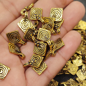 Dijes de latón con forma de hoja, los más vendidos, para joyería boho chic de micromacramé - Product Image 1
