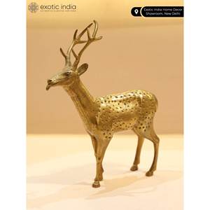 Sculpture de cerf mignonne de 8 pouces faite à la main Article de décoration pour la maison avec langue qui sort Article de décoration unique pour la maison - Product Image 2