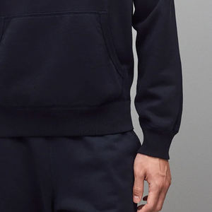 Sudadera con capucha de color sólido que ofrece suavidad interior y comodidad diaria para hombres, ideal para compradores al por mayor, diseño de alta calidad. - Product Image 4