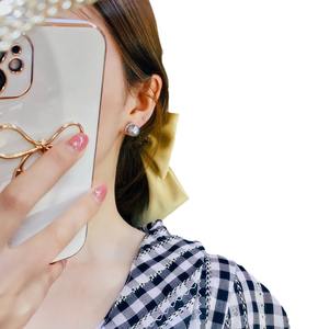 Pendientes de Perlas de Vidrio Plateadas Redondas de 11 mm, Comparables con el Lujo, Degradado de Zafiro Fénix, Luz Fría, Frente Impecable - Product Image 5