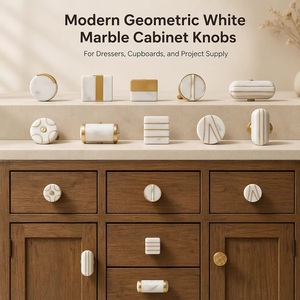 Pomos Modernos Geométricos para Muebles de Mármol Blanco con Detalles en Latón, Ecológicos, Fácil Instalación, Multifuncionales para Cómodas - Product Image 2