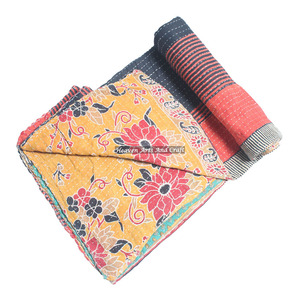 Hermosa Colcha Kantha Vintage con Diseño Floral, Colcha India Reversible Cosida a Mano, Colcha Pesada, Manta de Sari Antigua, Patchwork - Product Image 1