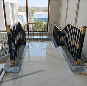 Rampe d'escalier moderne en laiton noir et fer avec balustres géométriques, montage mural, rampe durable - Product Image 2