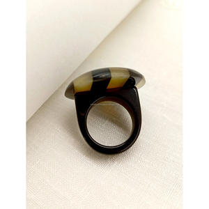 Bague de doigt en résine de style occidental Bijoux au design classique unique pour les mariages, les fêtes et les fiançailles des femmes - Product Image 5