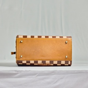 Bolsa de Viaje de Cuero de Lujo con Diseño de Tablero de Ajedrez, Panel de Cuero Vacuno con Forma de Corazón, Cierre de Cremallera - Product Image 3