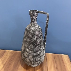 Florero Decorativo de Aluminio con Acabado Negro Antiguo, Diseño Artesanal, Decoración para el Hogar FV601 - Product Image 4