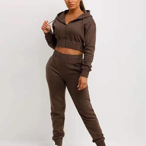 Ensemble de survêtement pour femme en molleton 100% coton respirant, écologique, imprimé uni, toutes saisons, haut court à capuche et manches longues - Product Image 3