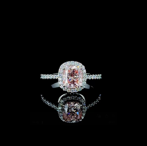 Anillo de compromiso con halo de diamantes rosas talla cojín – Elegante joyería nupcial de diamantes con banda pavé para mujer - Product Image 2