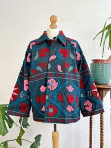 Veste en coton Suzani faite à la main pour femme, bleue, brodée de fleurs, style bohème ethnique, fournisseur en gros - Product Image 4