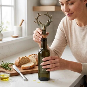 BA Bouchon de bouteille de vin vintage en métal et céramique en forme de tête de cerf avec base en liège - Product Image 2