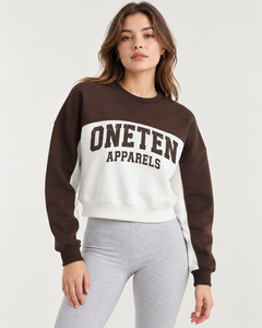 เสื้อสเวตเชิ้ตแขนยาวคอกลมผู้ชาย ONETEN APPARELS ผ้าฟลีซแต่งขอบตัดกัน พิมพ์ลายตัวอักษร สไตล์ลำลอง ทรงโอเวอร์ไซส์ - Product Image 1