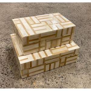 Boîte de rangement décorative artisanale en bois et résine incrustée pour un style de maison luxueux - Product Image 5