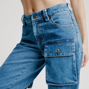 Pantalon en jean respirant de haute qualité pour femmes grandes tailles avec broderie de patch personnalisée, coupe ample et décoration boutonnée - Product Image 2