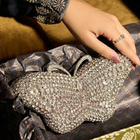 Tas Selempang Wanita Portabel Berkualitas Tinggi Warna Sesuai Pesanan, Desain Kancing Rumbai Mutiara Besi, Ringan, Berlian untuk Acara Malam
