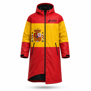Parka de Natación de Alta Calidad con la Bandera de España |   Chaqueta Impermeable con Capucha Personalizada con Forro Polar Sherpa para Natación, Surf y Buceo en Invierno - Product Image 2