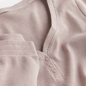 Conjunto de Dos Piezas de Verano para Mujer, 100% Algodón Satinado, Camiseta con Cuello en V y Pantalones Cortos Transpirables con Cintura Elástica - Product Image 6