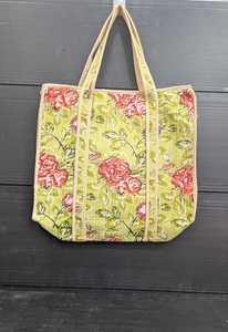 Sac fourre-tout en coton matelassé à imprimé floral fait main vintage avec fermeture éclair, lavable, pour la plage et le shopping - Product Image 5
