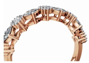 Bague en or élégante et empilable Radiance Diamond Band avec un poids total de 0,470 carat en 9 pierres, idéale pour les mariages et les occasions spéciales - Product Image 3