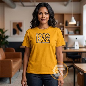 เสื้อยืดคอกลมสีทองสำหรับผู้หญิง Sigma Gamma Rho ทรงปกติ สวมใส่สบาย แขนสั้น ผ้าฝ้ายเจอร์ซีย์ 100% พิมพ์โลโก้ เป็นมิตรกับสิ่งแวดล้อม - Product Image 3