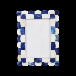 Cadre photo en os blanc d'inspiration classique, décoratif pour table ou mur, avec bordure irrégulière ondulée et festonnée en forme de coquille - Product Image 2